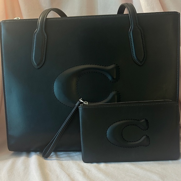 Coach Leather Tote Bag with Matching Wristlet - Picture 2 of 14